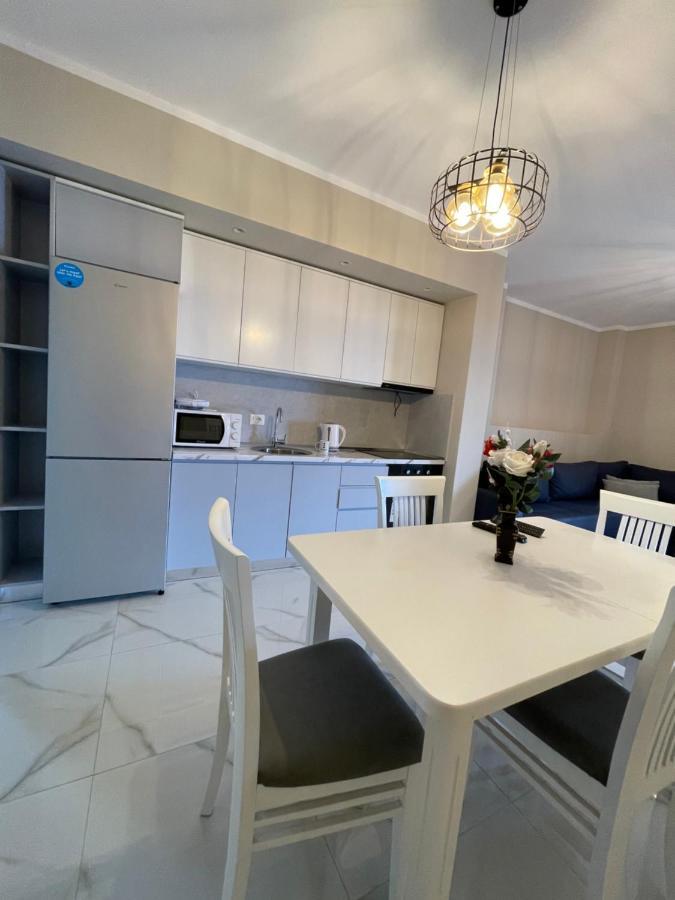 Modern Beachfront Apartments Саранда Экстерьер фото