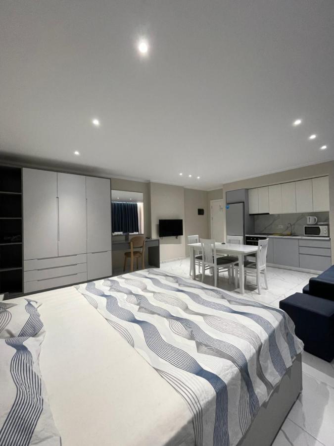 Modern Beachfront Apartments Саранда Экстерьер фото