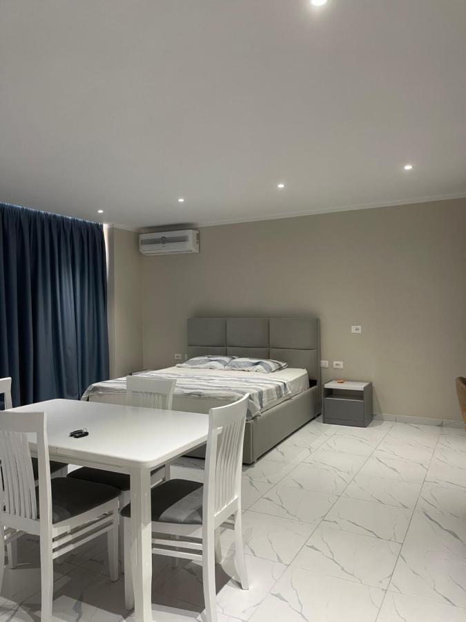 Modern Beachfront Apartments Саранда Экстерьер фото